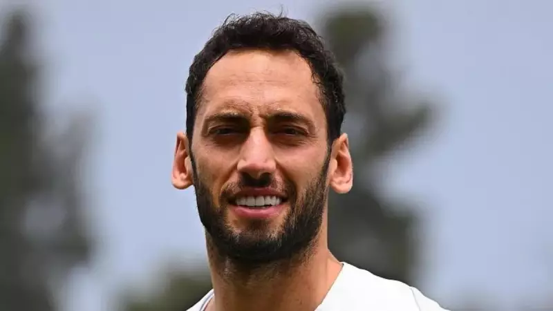 Hakan Çalhanoğlu'ndan İstanbul'a Sevgi Dolu Mesaj: 'İnter'de Mutluyum, Burada Kalıyorum!'