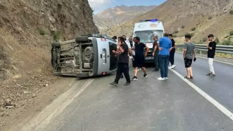 Hakkari'de Korkunç Trafik Kazası: 1'i Ağır 5 Yaralı!