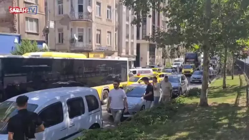 İETT Otobüsünde Fren Patlaması: Zincirleme Çarpışmada 10 Araç Hasarlı!