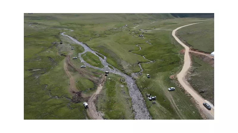 Karadeniz'in Yemyeşil Yaylaları Ziyaretçilerini Büyülüyor: İşte Görülmesi Gereken Cennet Köşeleri!