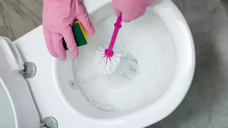 Klozet Kenarı Sararmasına Kesin Çözüm: Bu Yöntemlerle Lekelerden Kurtulun!