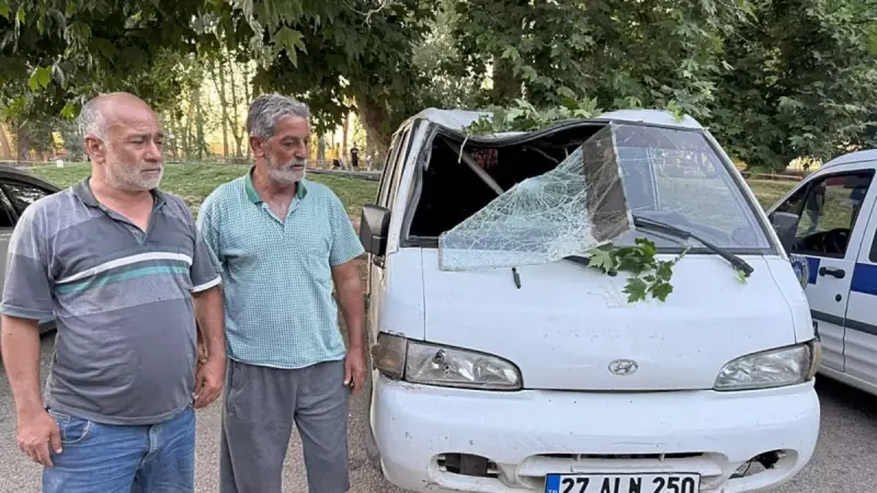 Konya'da Yaşanan Üzücü Kaza: Ağaç Dalı Vatandaşların Üzerine Devrildi, Yaralılar Var!