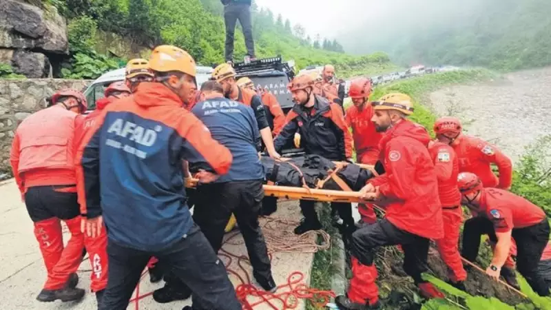 Korkunç Kaza: Kar Kütlesi Altında Kalan Kadın Hayatını Kaybetti!