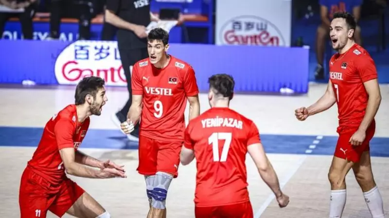 Kubilay Aka ve Hafsanur Sancaktutan'dan Flaş Aşk Pozu! İşte Detaylar