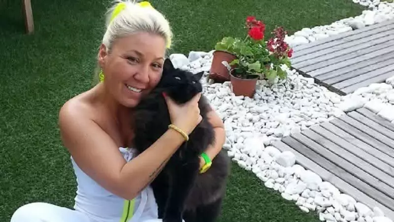 Ülkü Gözen Stewart'tan Sıra Dışı Bir Hikâye: 'Nesrin'in Hamam Böcekleri' Okuyucuyla Buluşuyor!