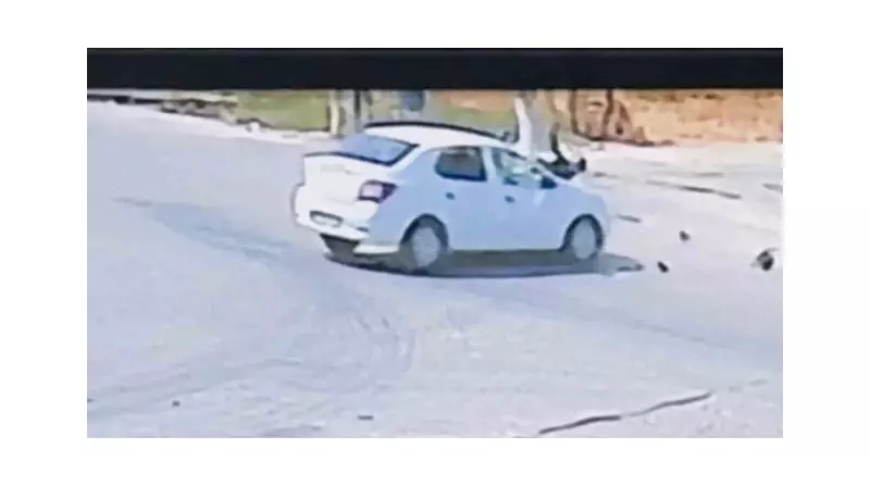 Motosiklet ile Otomobilin Çarpışma Anı Kameraya Yansıdı: İşte O Anlar!