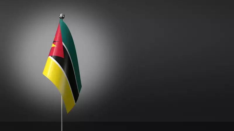 Mozambik Bayrağı: Renklerin ve Sembollerin Şaşırtıcı Hikayesi!