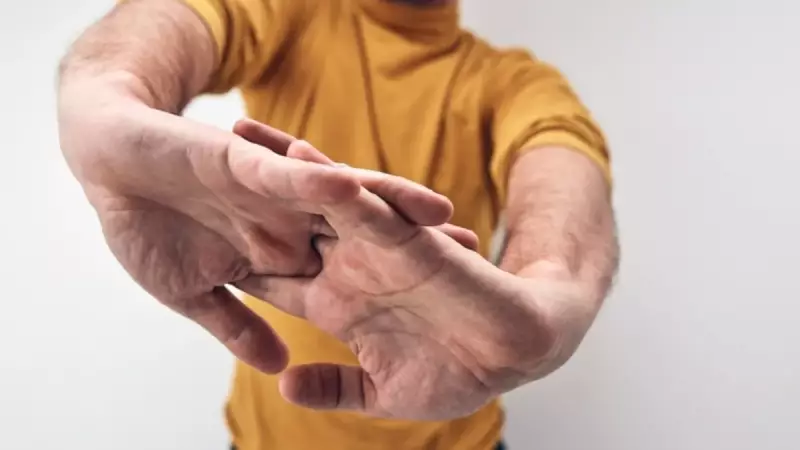 Parmak Çıtlatmak Gerçekten Zararlı mı? İşte Bilimsel Gerçekler!