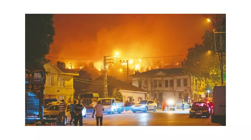 Sakarya'da Büyük Yangın! 8 Helikopter ve 5 Uçakla Müdahale Başladı