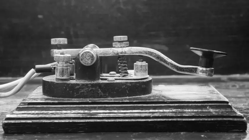 Samuel Morse'un Dünyayı Değiştiren İcadı: Mors Alfabesi ve Telgrafın İlginç Hikayesi