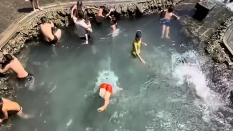 Sıcaklar Bastırınca Çocuklar Tarihi Hanzade Havuzu'na Akın Etti!