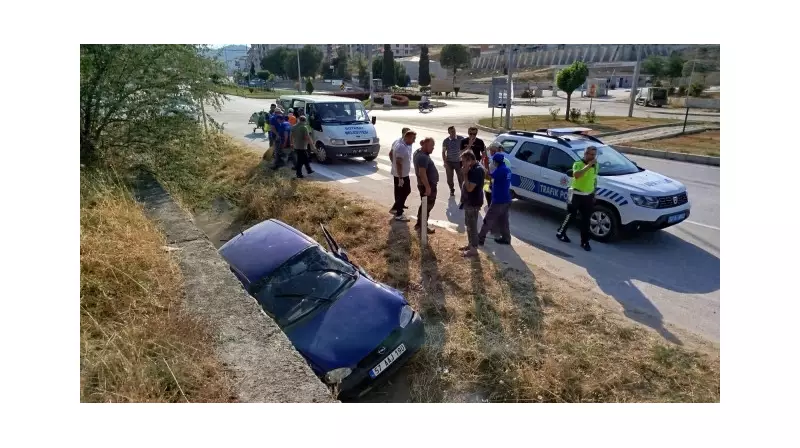 Sinop'ta Feci Kaza: Anne ve Oğlu Yaralandı! Kamyon ile Otomobil Çarpıştı