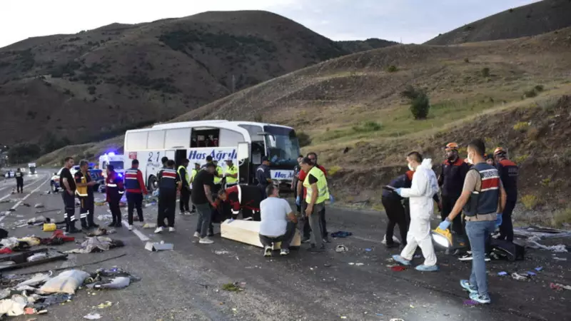 Sivas'ta Korkunç Otobüs Kazası: 3 Can Yitirildi, 24 Yaralı