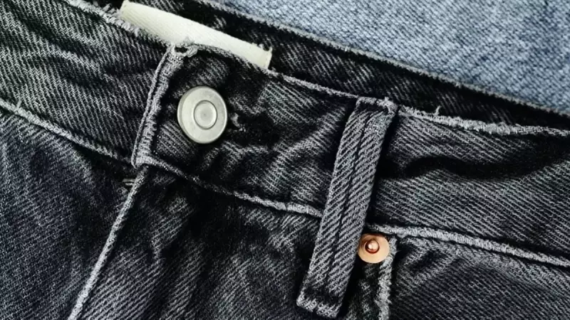 Siyah Pantolonunuzun Rengi Soluyor mu? Tuzlu Su Hilesi Gerçekten İşe Yarıyor mu?