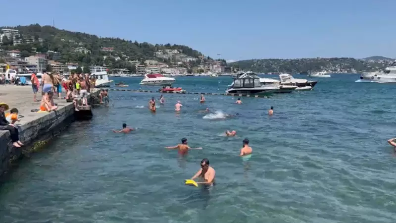 İstanbul Boğazı'nda Serinleme Keyfi: Sıcak Havadan Kaçanların Tercihi!