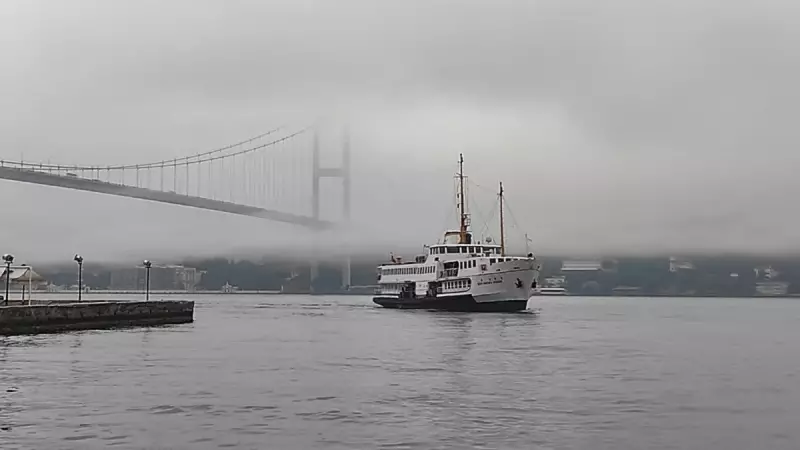 İstanbul'da Sisin Büyüsü: Şehrin Nabzını Düşüren Puslu Manzara