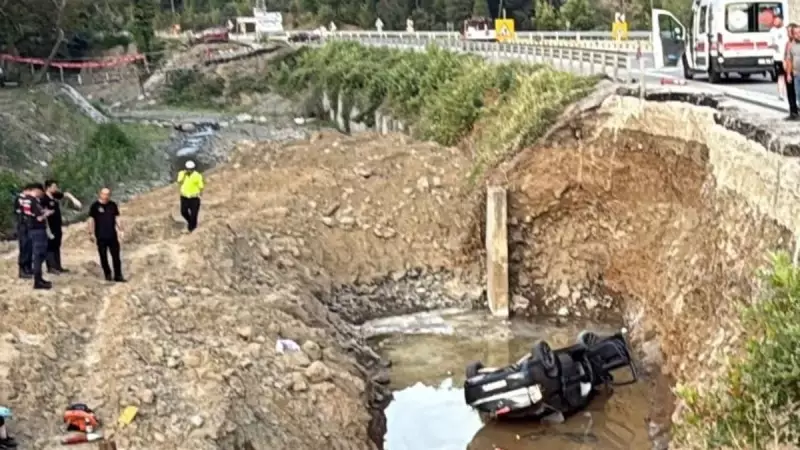 Trabzon'da Acı Kayıp: Araç Dereye Uçtu, Baba ve Oğlu Hayatını Kaybetti