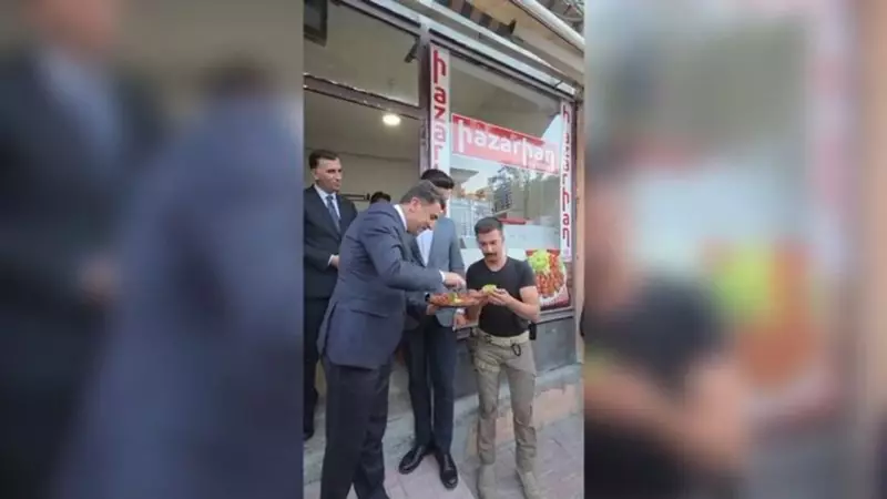 Tunceli Valisi'nin Koruma Ekibine Çiğ Köfte Vermeyi Unutması Sosyal Medyada Gündem Oldu!