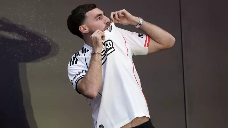 Ünlü Yazar Pınar Kür'ün Acı Kaybı: Edebiyat Dünyası Yasa Boğuldu