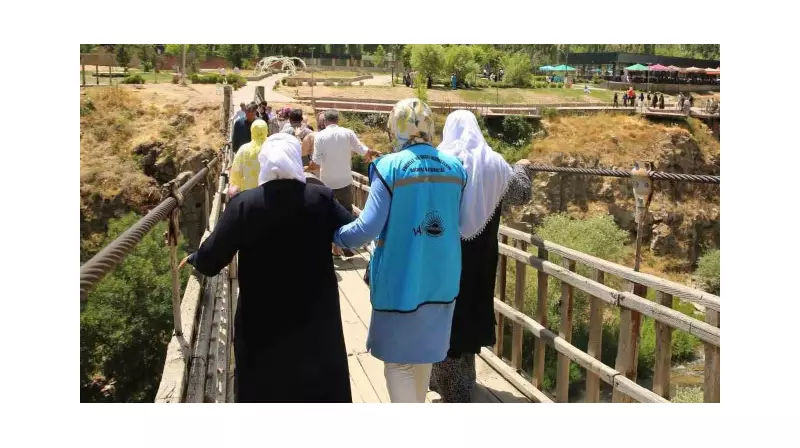 Van Büyükşehir Belediyesi Yaşlılara Unutulmaz Bir Gün Yaşattı!