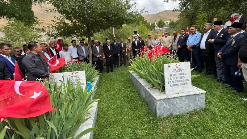 Van'da PKK'nın Şehit Ettiği 24 Kişi için Duygu Yüklü Anma Töreni Düzenlendi