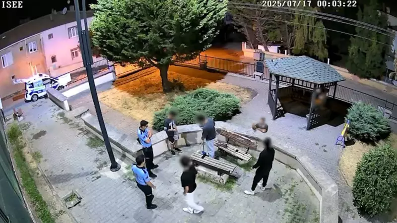 Yalova'da Çevre Duyarlılığı: Zabıta Ekipleri Parkta Çekirdek Kabuğu Atanlara 'Temizlik Dersi' Verdi!