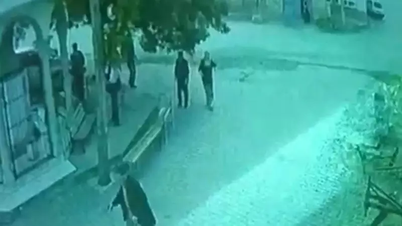 Yaşlı Adamın Çılgın Kaçışı: Köyde Panik! 1'i Ağır 3 Yaralı