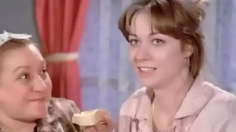 Yeşilçam'ın Masum Sarışını İtir Esen'den Şoke Eden Gerçekler! 68 Yaşında Gençliğiyle Büyülüyor