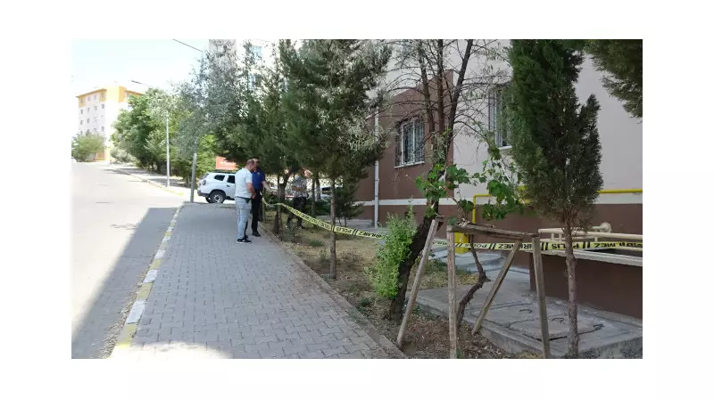 Zeynep'in Dramı: Ekmek Getiren Annesini İzlerken 4. Kattan Düştü!