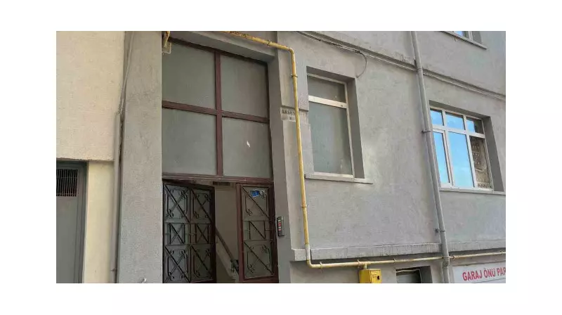 İzmir'de Yalnız Yaşayan Kadın Evinde Ölü Bulundu: Acı Son!