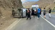Hakkari'de Korkunç Trafik Kazası: 1'i Ağır 5 Yaralı!