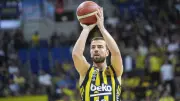 Melih Mahmutoğlu Fenerbahçe Beko'da Kalmaya Devam Ediyor: Taraftarlar Ne Düşünüyor?