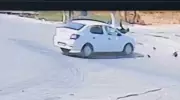 Motosiklet ile Otomobilin Çarpışma Anı Kameraya Yansıdı: İşte O Anlar!