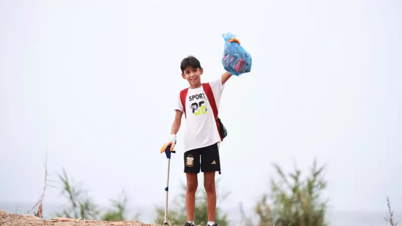 11 Yaşındaki Çevre Kahramanı Aras: Takipçi Sayısı Kadar Çöp Topluyor, 500 Bin Barajını Aştı!