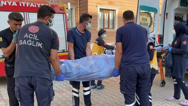 81 Yaşındaki Adam Evinde Ölü Bulundu: Eşi Hastaneye Kaldırıldı!