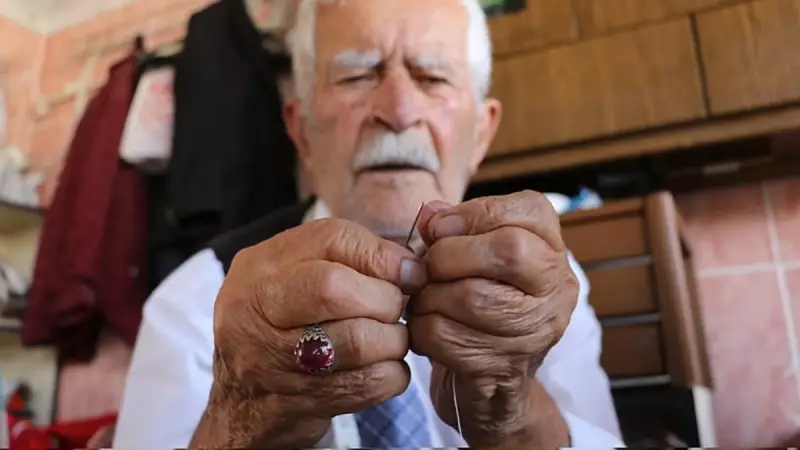 93 Yaşındaki Usta, Gençlere Taş Çıkartıyor: 'Dükkanım Benim Hayat Kaynağım!'