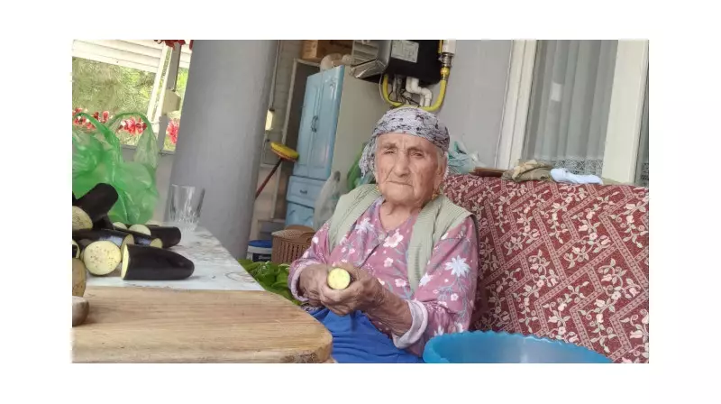 96 Yaşındaki Bu Nine, Gençlere Taş Çıkarıyor! Azmiyle Herkese İlham Oluyor