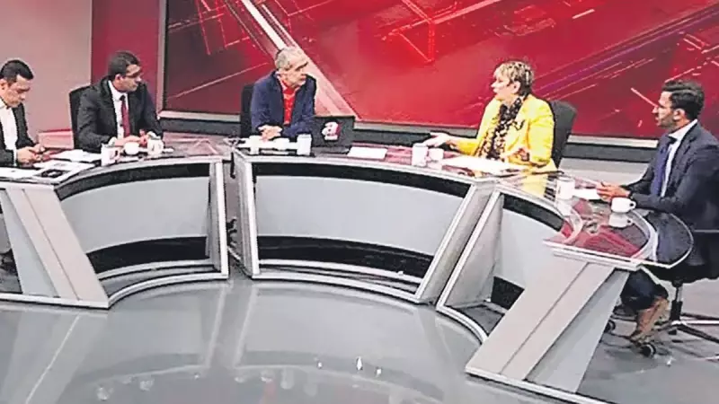 A Haber Canlı Yayınında Flaş Gelişme: Sunucunun Mikrofonuyla Yaşadığı Talihsizlik Seyirciyi Şoke Etti!