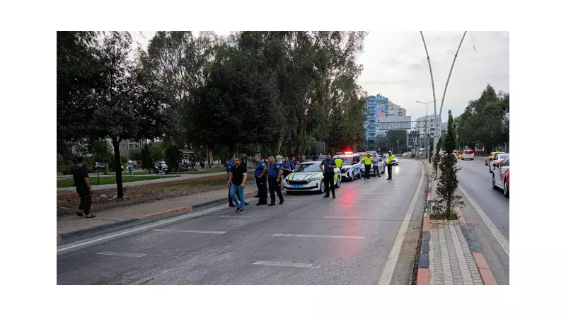 Adana'da Acı Kayıp: Motosiklet Sürücüsü Refüj ve Direğe Çarparak Hayatını Kaybetti