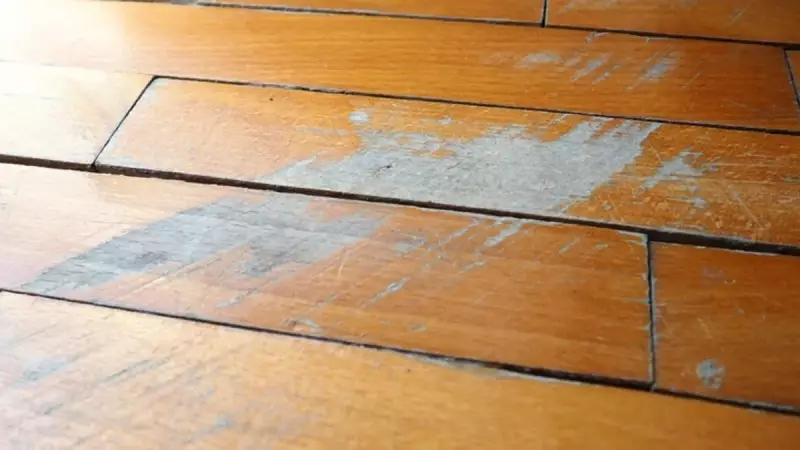 Ahşap Zeminlerde Devrim: 15 Saniyede Mükemmel Sonuç! Çizikler ve Aşınmalar Tamamen Yok Oluyor