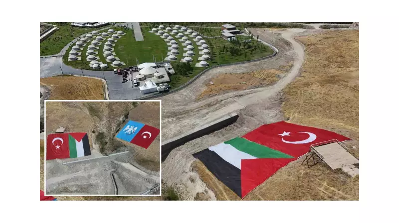 Ahlat'ta Dev Türk ve Filistin Bayraklarıyla Anlamlı Destek! İşte O Güçlü Mesaj