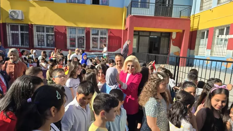 AK Parti'den İzmir'de Eğitime Dev Yatırım: 1000 Öğrenciye Burs Müjdesi!