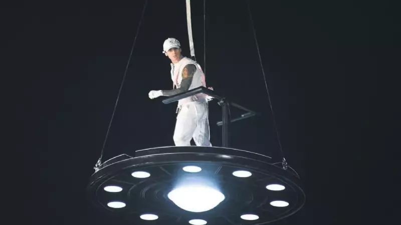 Çakal, UFO ile Sahneye İndi! İşte Muhteşem Gösterinin Detayları