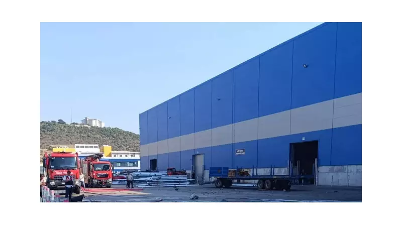 Aliğa'da Fabrikada Çıkan Yangın: Alevlerle Mücadele Saatler Süren Çabayla Sonuç Verdi!