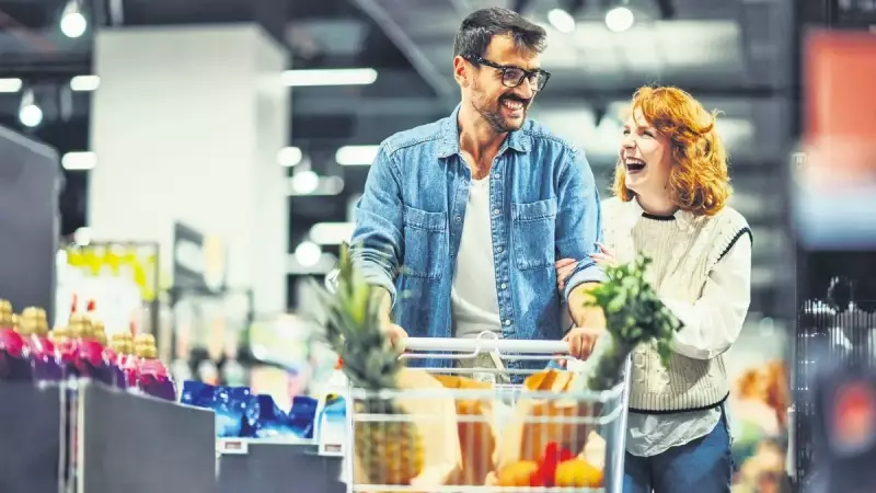 Alışverişte Cinsiyet Farkı: Erkekler Fiyata, Kadınlar Kaloriye Bakıyor!