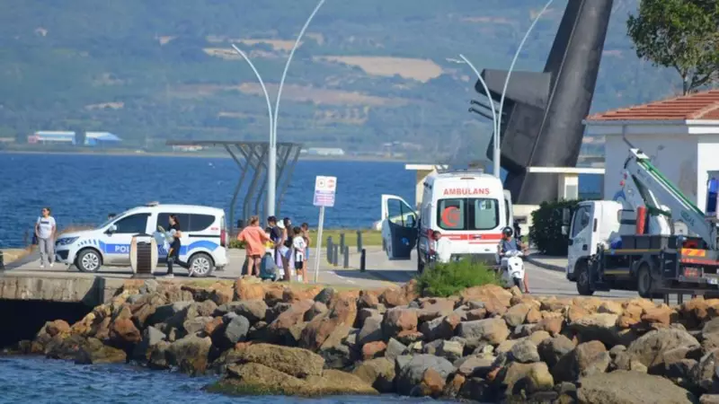 Çanakkale'de Genç Adam İskeleden Düştü, Boğulma Tehlikesi Atlattı!