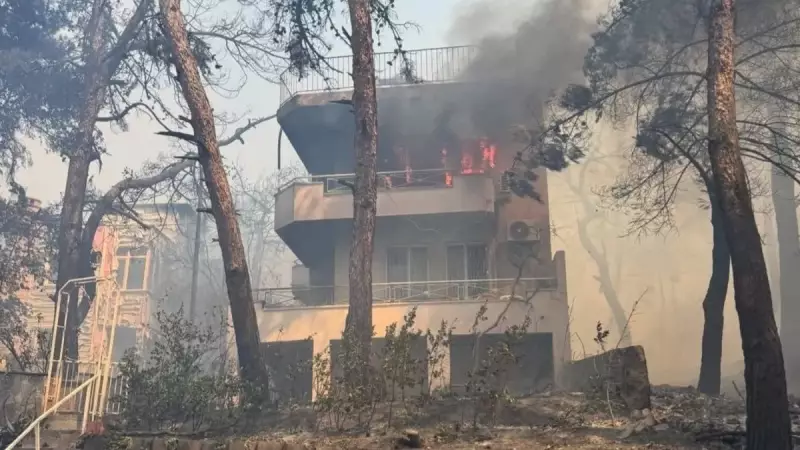Çanakkale'deki Güzelyalı Yangını: Villalar ve Araçlar Kül Oldu, Köyler Boşaltıldı!