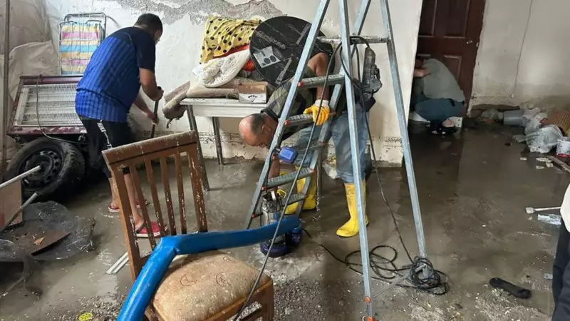 Ankara'da Sıcak Havaların Ardından Gelen Sağanak: Sokaklar Göle Döndü!