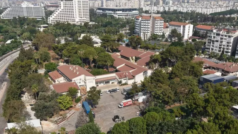 Antalya Müzesi'nde Yorgun Herakles Heykeli İçin Özel Koruma: Tarih Yeniden Canlanıyor!