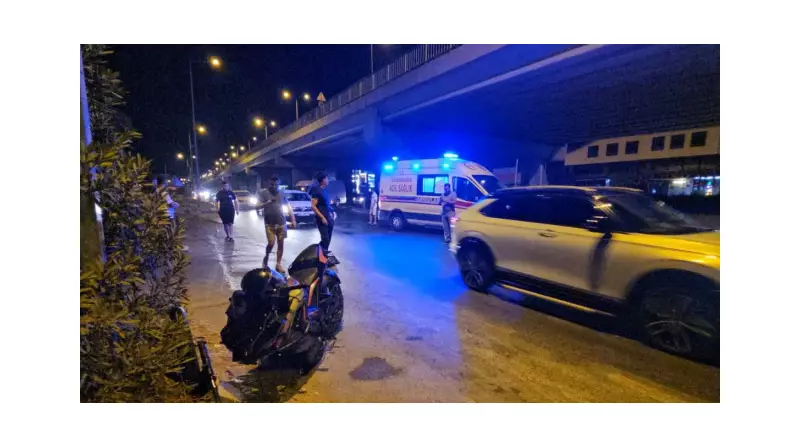 Antalya'da Korkunç Kaza: Motosiklet ile Otomobil Çarpıştı, 2 Yaralı!